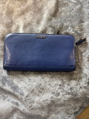Beautiful Coach Navy Leather Zip Wallet with Gold Hardware